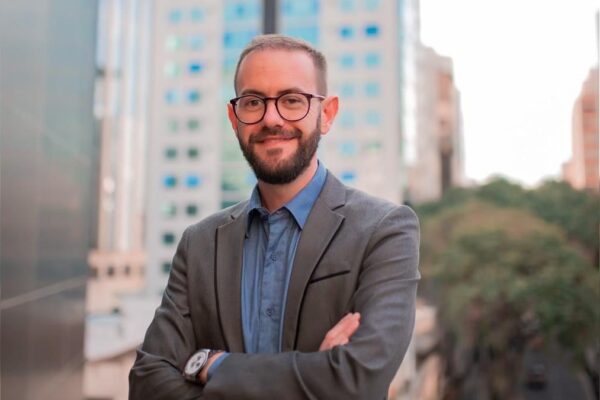 Vital Card apresenta assistente de IA VIC no WhatsApp para corretores de seguros de viagem