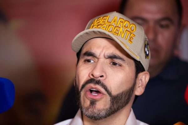 Abelardo de la Espriella alinha Colômbia à direita dos EUA