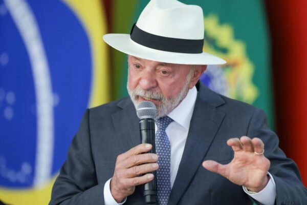 Lula inaugura trecho da Dutra e destaca investimento em cidades