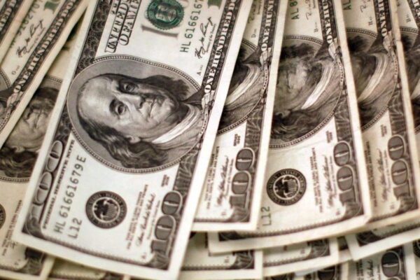 Investidores elevam cotação do dólar a R$ 5,18