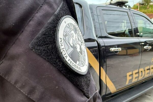 Polícia Federal desarticula esquema financeiro do Comando Vermelho