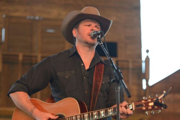 Jason Eady lança álbum focado no Tulsa Sound