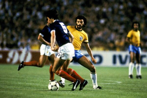 Brasil enfrenta Escócia por vaga na Copa do Mundo