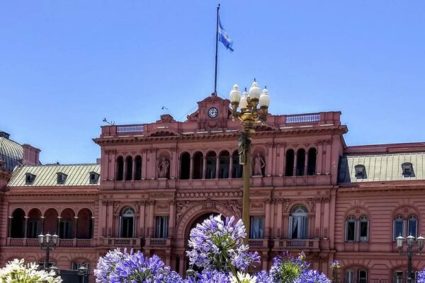Companhias aéreas reduzem tarifas para voos a Buenos Aires