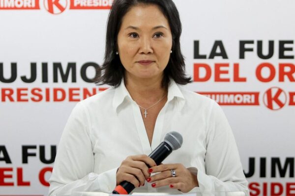 Keiko Fujimori vence disputa presidencial no Peru