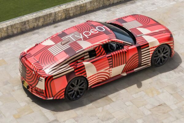 Jaguar revela esportivo elétrico Type 01 em Nova York