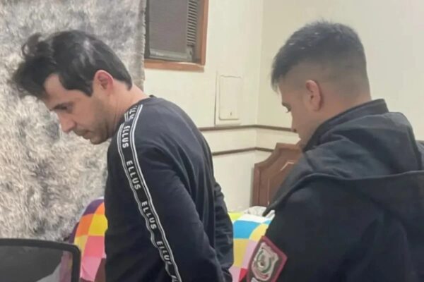Polícia prende Seu Waldemar por dívida de pensão