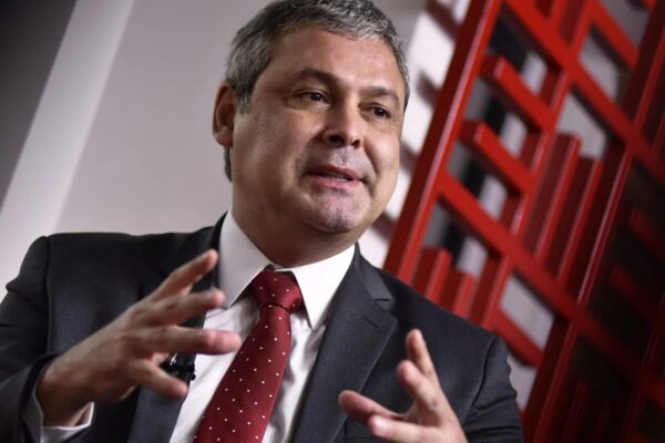 Lindbergh Farias solicita fim da prisão domiciliar de Bolsonaro