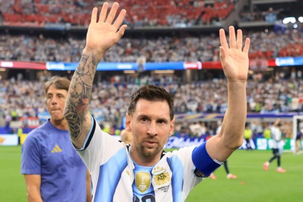 Lionel Scaloni poupa Lionel Messi contra Jordânia