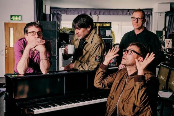 Alex James descarta retorno do Blur por enquanto