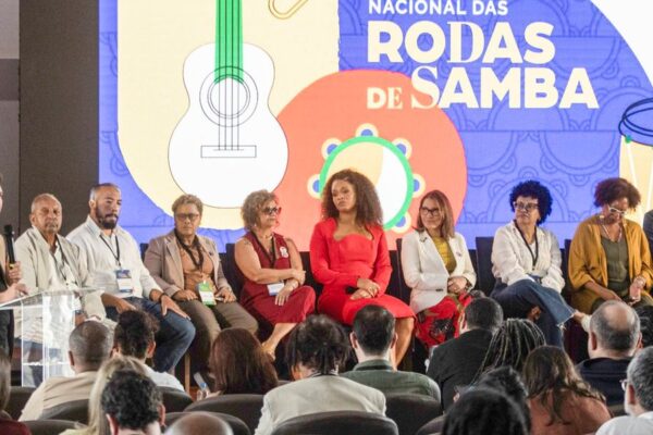 Ministério da Cultura discute direitos de sambistas no Rio