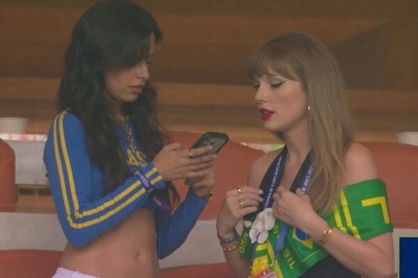 Taylor Swift e Camila Cabello assistem jogo do Brasil