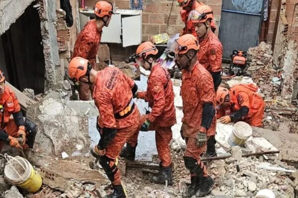 Desabamento de imóvel mata duas crianças no Rio