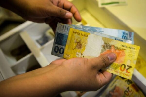 IFI eleva projeções de inflação e juros no Brasil