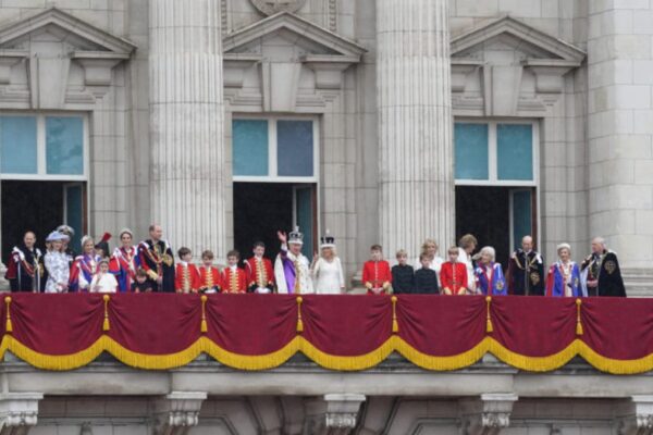 Rei Charles 3º mantém residência fixa na Clarence House