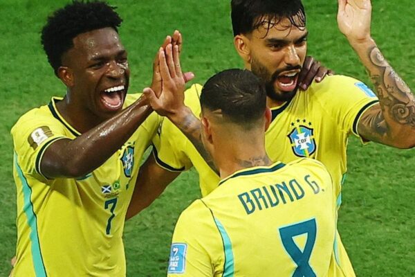Vinícius Júnior coloca Real Madrid no top-10 mundial