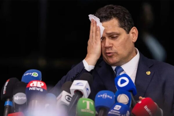 Davi Alcolumbre debate fim da escala 6x1 no Senado