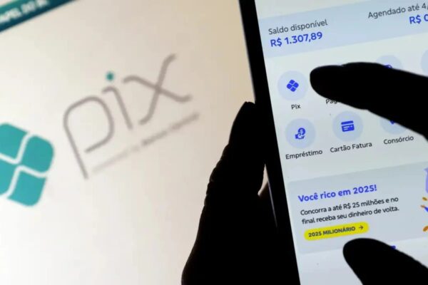 Brasileiros rejeitam mudanças no Pix sob pressão americana