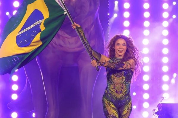 Shakira lança versão de Dai Dai com brasileiros