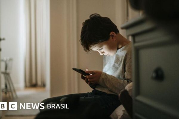 Reino Unido proíbe redes sociais para menores de 16 anos