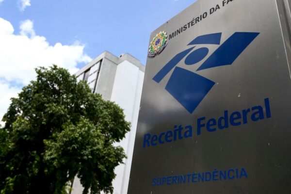 Receita Federal adia exigência de CNPJ para autônomos