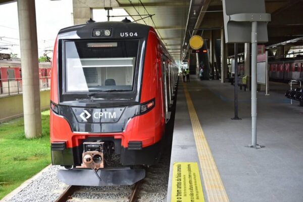 CPTM reforça trens para jogo do Brasil em 29/6