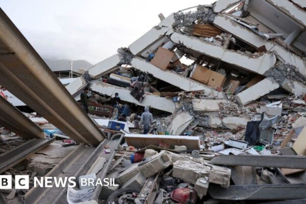 Equipes internacionais buscam sobreviventes na Venezuela