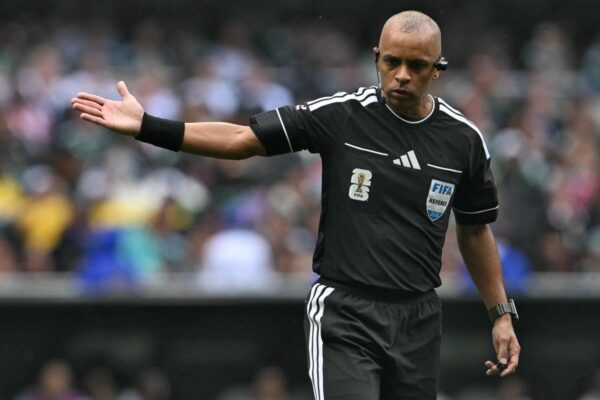 Wilton Pereira Sampaio apita Holanda e Marrocos na Copa