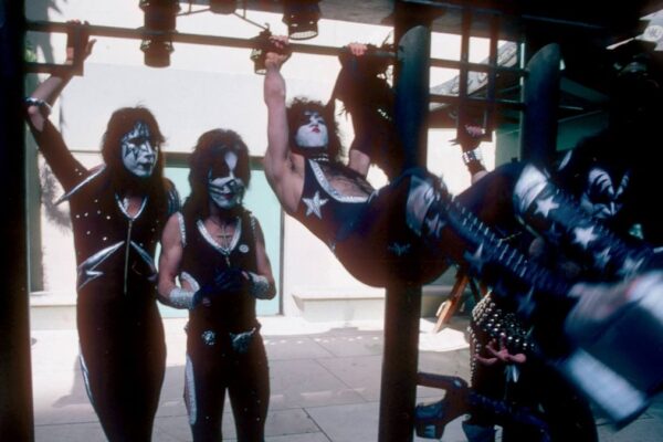Produtor Bob Ezrin mudou o público da banda Kiss