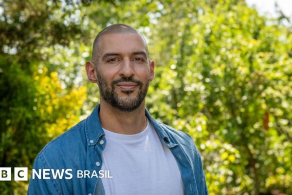 Marios busca terapia para tratar vício em celular