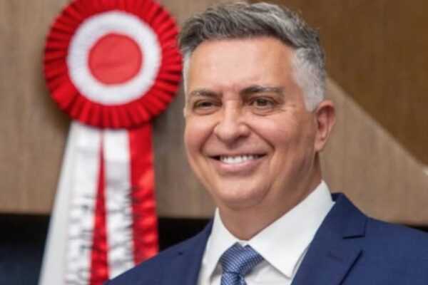 Álvaro Damião veta multa para uso de drogas