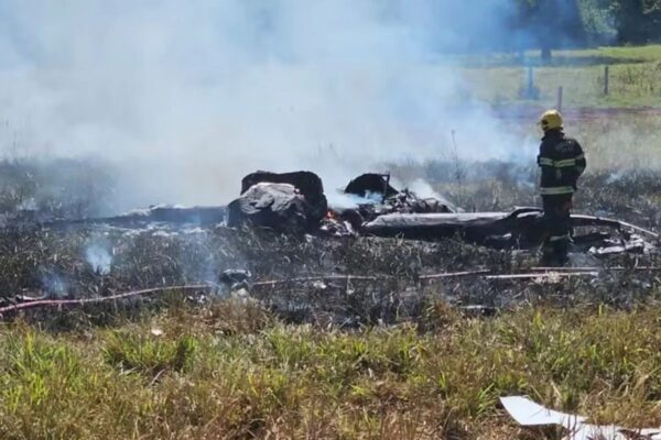 Piloto sobrevive a queda de avião em Nerópolis