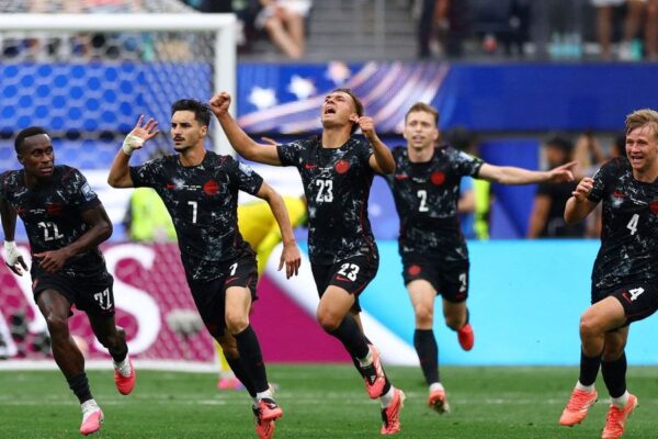 Stephen Eustáquio classifica Canadá para oitavas da Copa