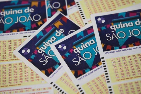 Nove apostas dividem prêmio da Quina de São João
