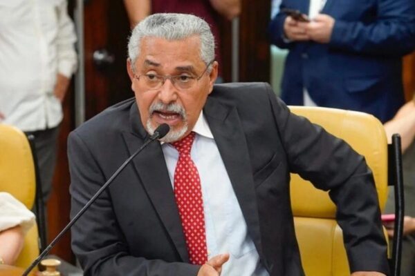 Polícia prende vereador Senival Moura por lavagem de dinheiro