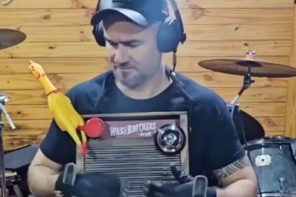 Marcelo Seghese vence desafio mundial da banda Metallica