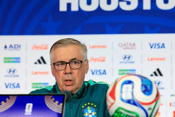 Carlo Ancelotti mantém mistério sobre escalação contra Japão