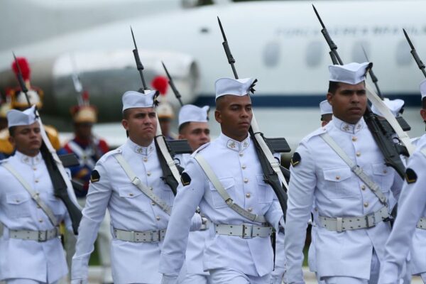 Jovens encerram alistamento militar obrigatório em 30 de junho