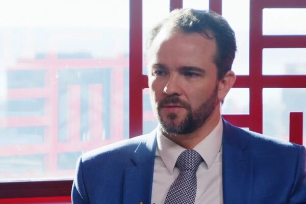 Dario Durigan negocia emissão de títulos na China