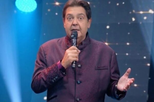 Fausto Silva celebra aniversário de Luciana Cardoso em vídeo