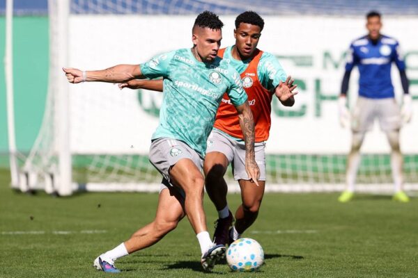 Vitor Roque realiza tratamento individualizado na Academia de Futebol
