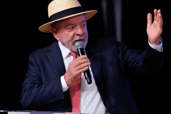 Abelardo de la Espriella vence eleição presidencial na Colômbia