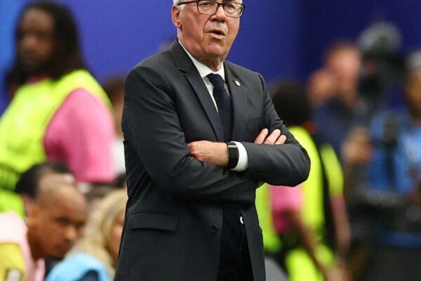 Carlo Ancelotti avalia Endrick como titular nas oitavas
