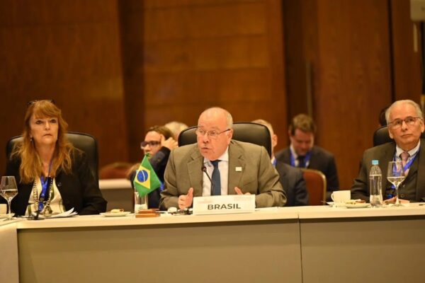 Mauro Vieira critica negociações paralelas no Mercosul