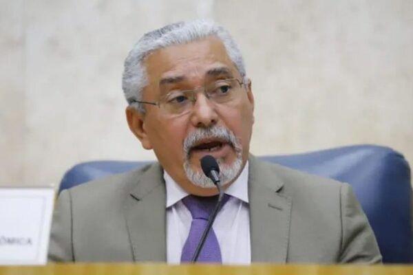 Senival Moura solicita afastamento do PT após prisão