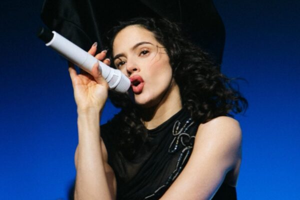 Rosalía detalha desafios emocionais da Lux Tour