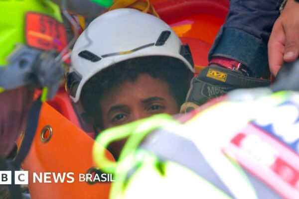 Socorristas salvam dois meninos soterrados na Venezuela