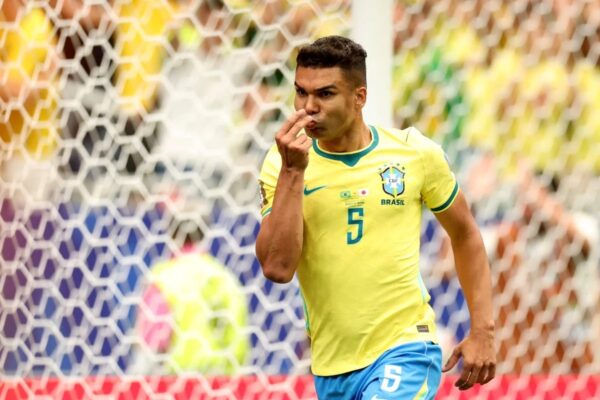 Bruno Guimarães iguala marca de Zico na seleção brasileira