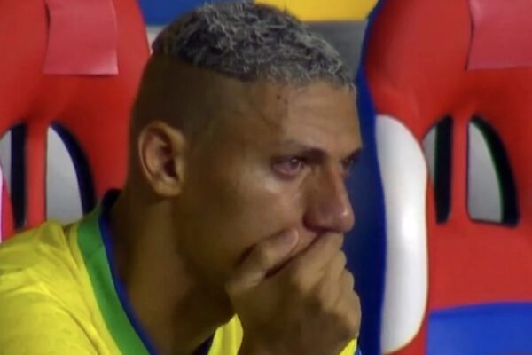 Richarlison expõe golpe financeiro e depressão em rede social