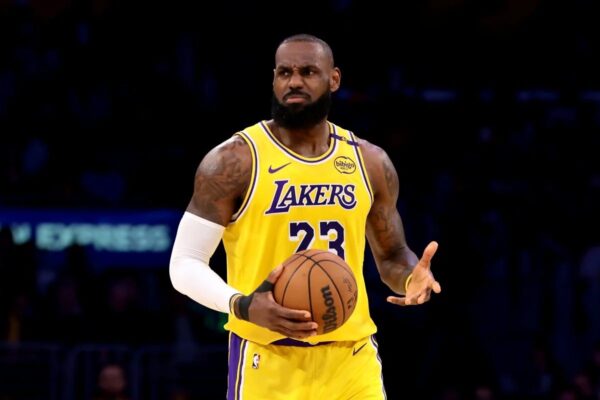 LeBron James deixa Los Angeles Lakers após oito temporadas